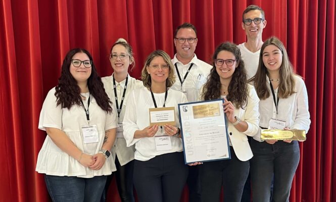 Optik Jäkel als "innovativster Betrieb 2024" im Landkreis Kelheim ausgezeichnet